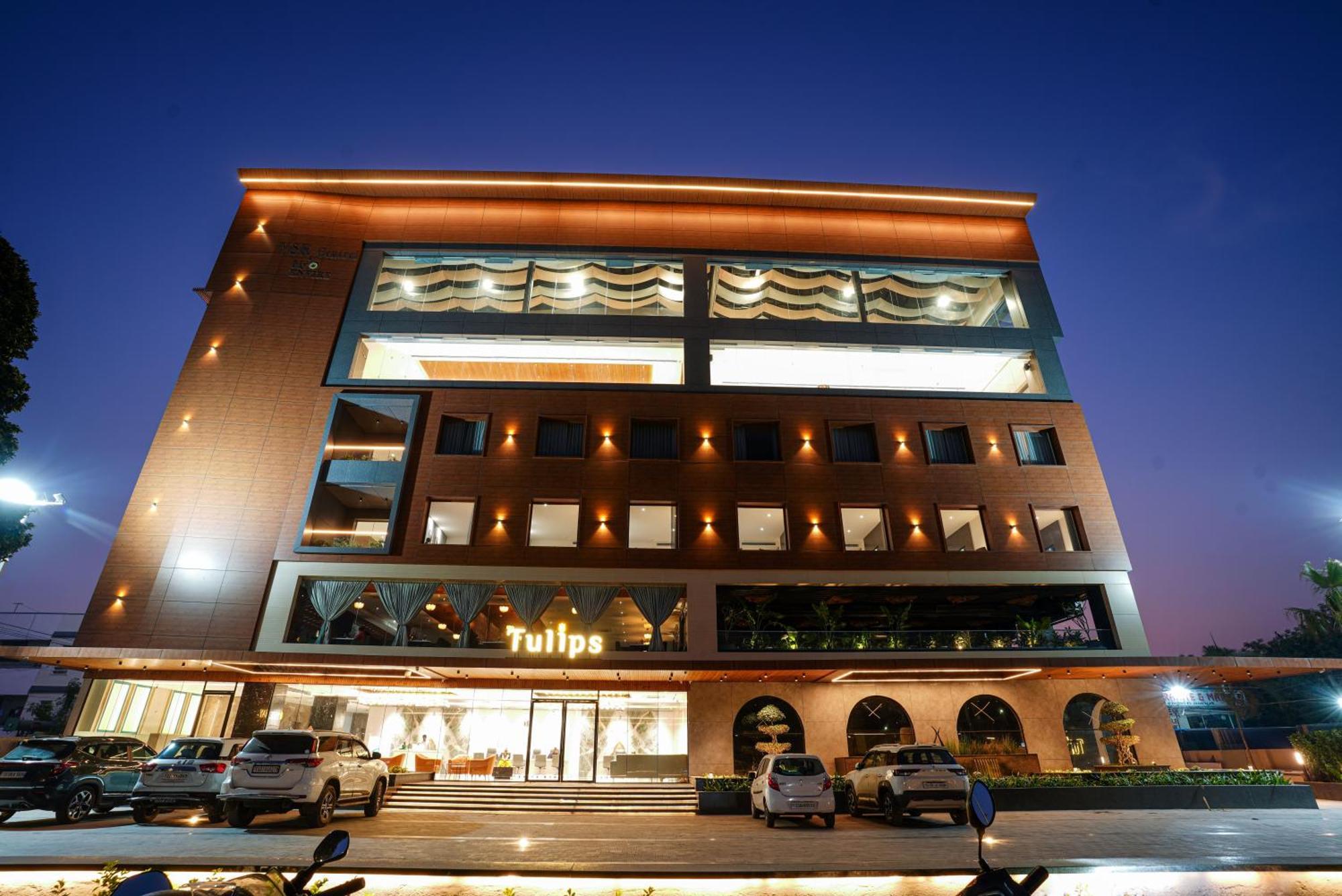 Hotel Tulips Grand Hyderabad Exterior foto