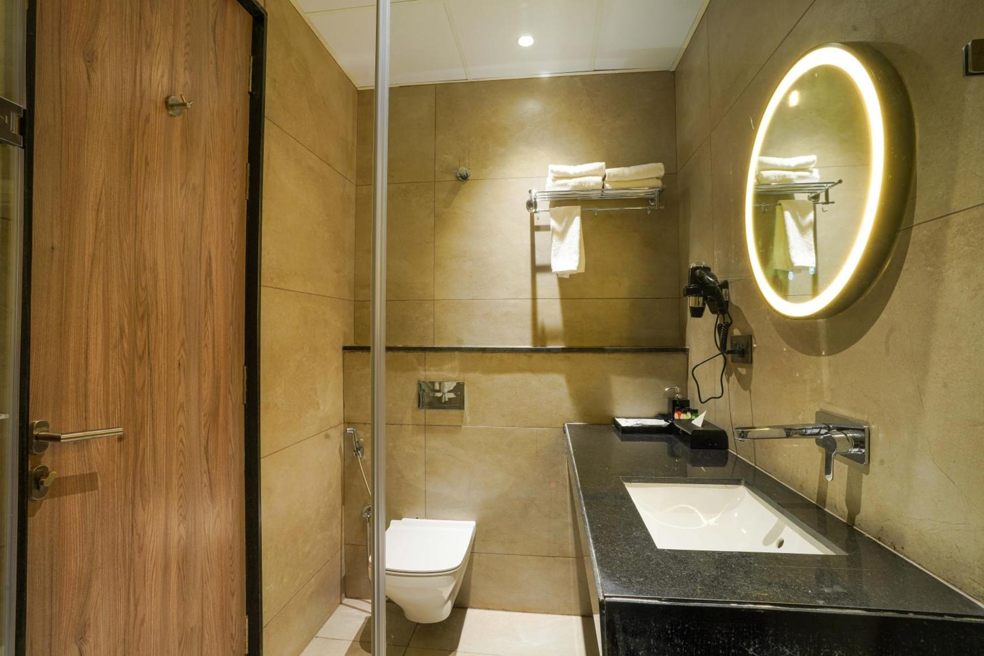 Hotel Tulips Grand Hyderabad Exterior foto