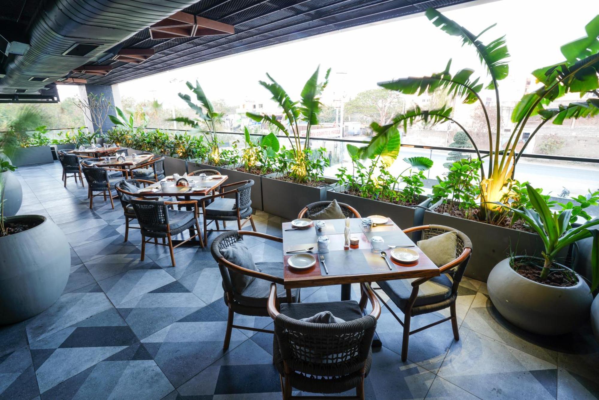Hotel Tulips Grand Hyderabad Exterior foto