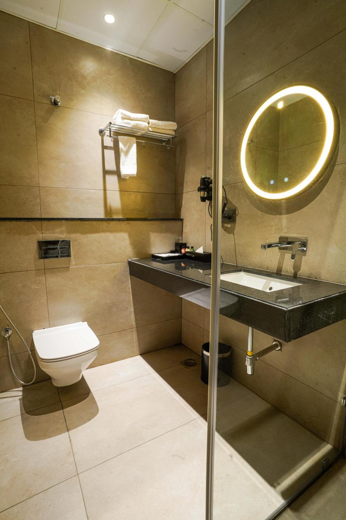 Hotel Tulips Grand Hyderabad Exterior foto
