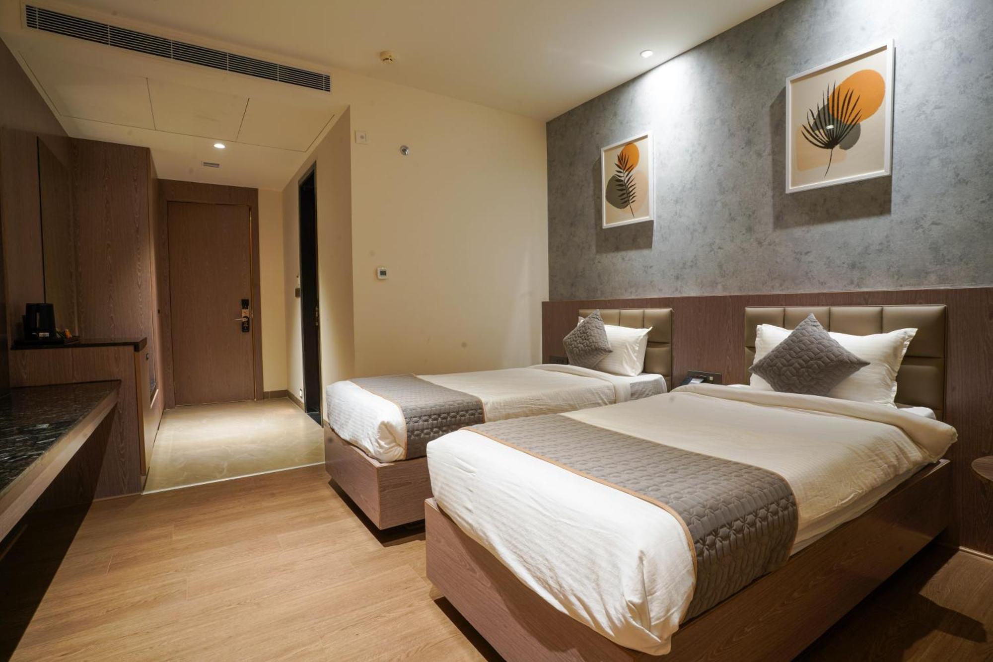 Hotel Tulips Grand Hyderabad Exterior foto
