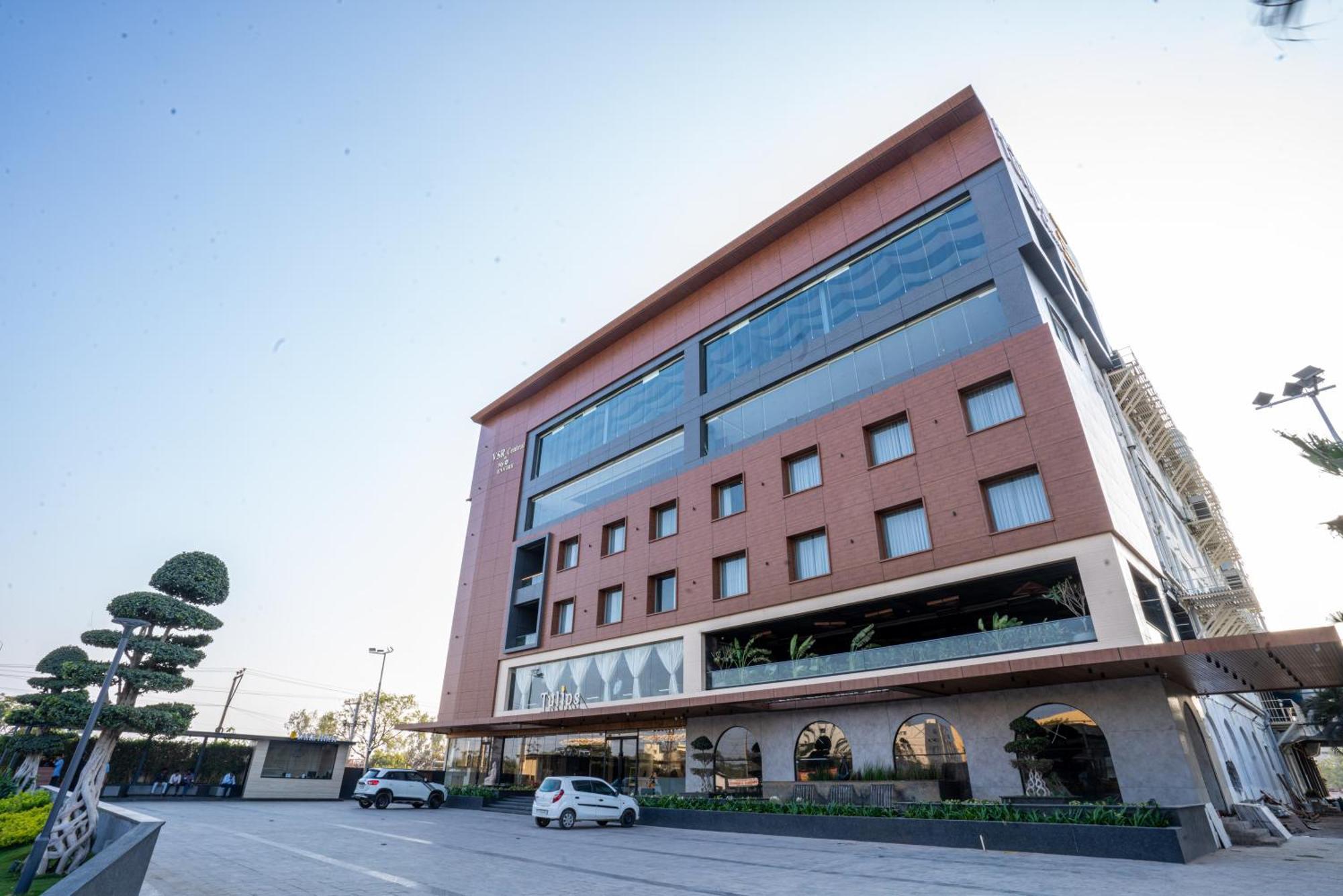 Hotel Tulips Grand Hyderabad Exterior foto