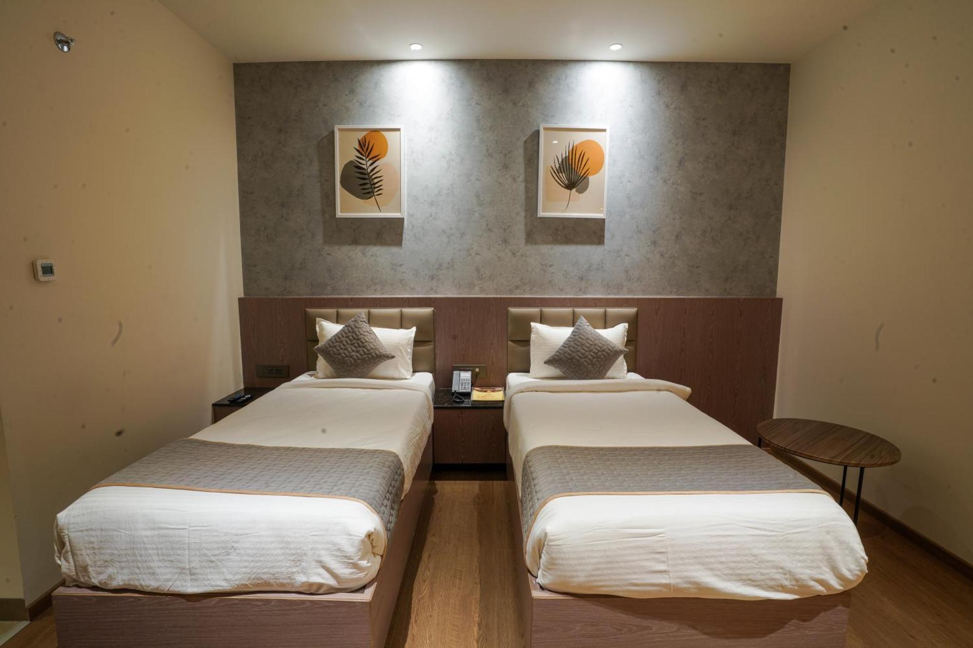 Hotel Tulips Grand Hyderabad Exterior foto
